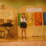 Ilona Szymkowicz z SP w Kielnarowej wystąpiła z piosenką i wierszem.