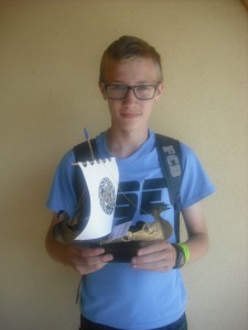 Dominik otrzymał piękny okręt.